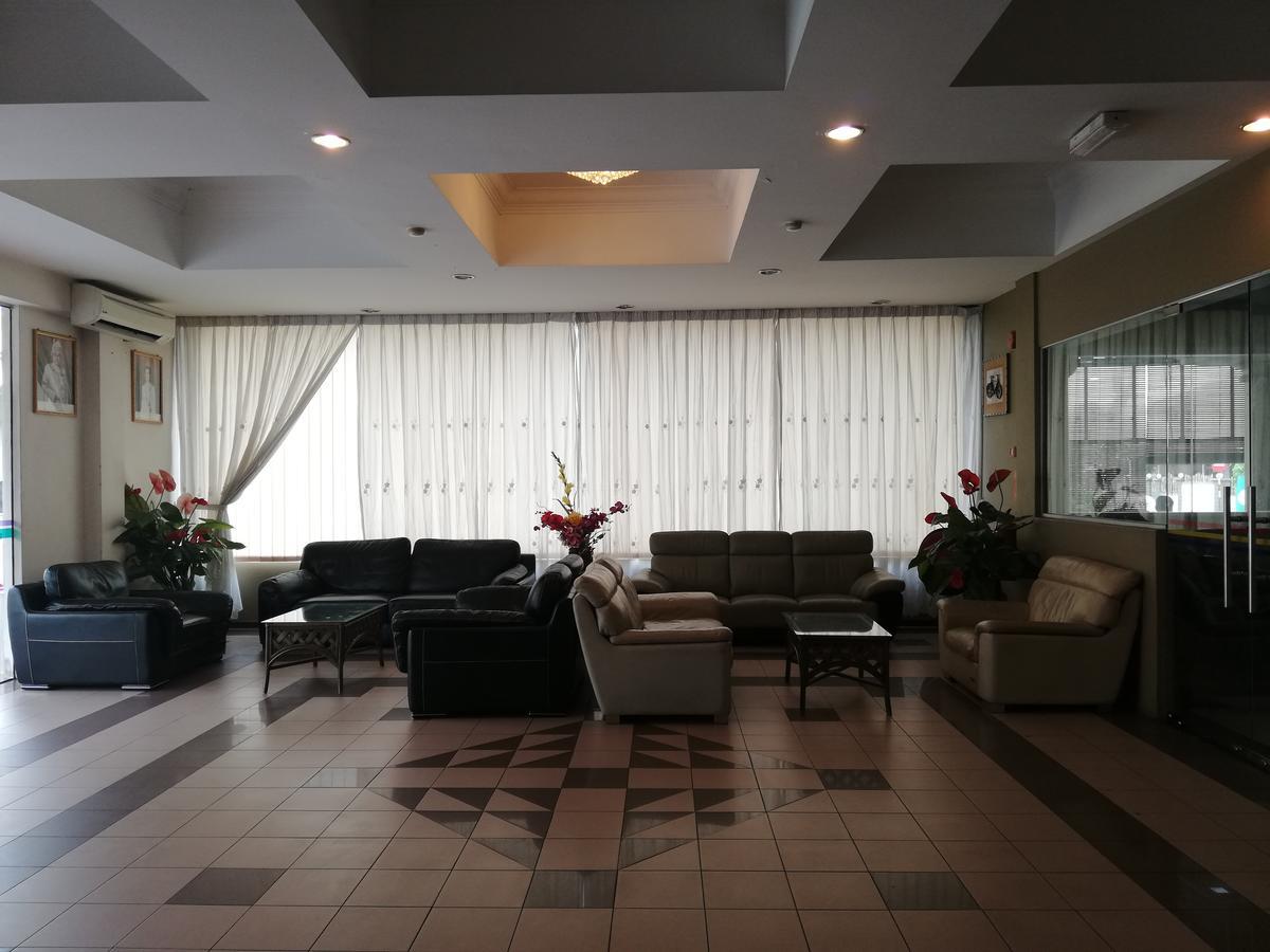 Hotel Damai Parit Buntar Exteriör bild